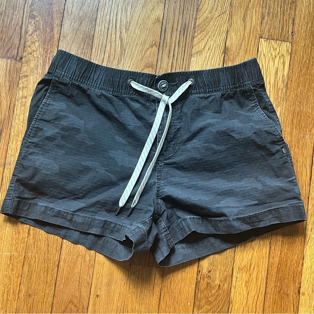 Vuori Black Camo Women's Shorts